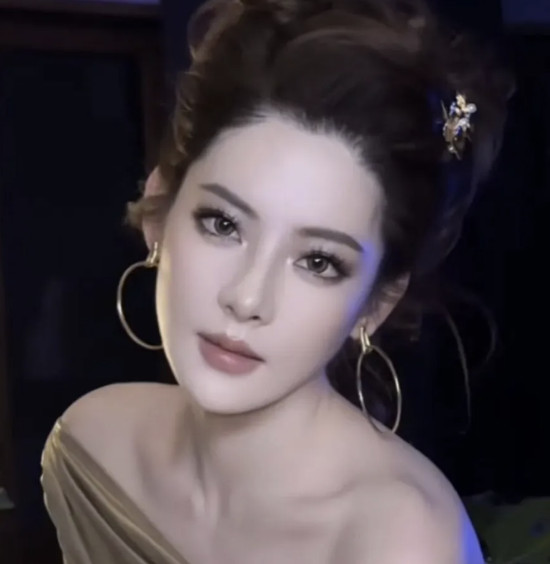 400万粉颜值博主出席线下活动，其公开自己是纯天然0添加引热议